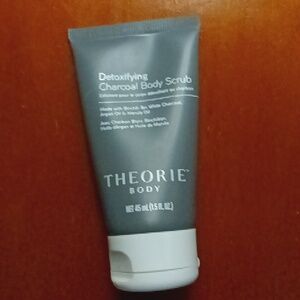 THEORIE BODY DETOXIFYING CHARCOAL BODY SCRUB